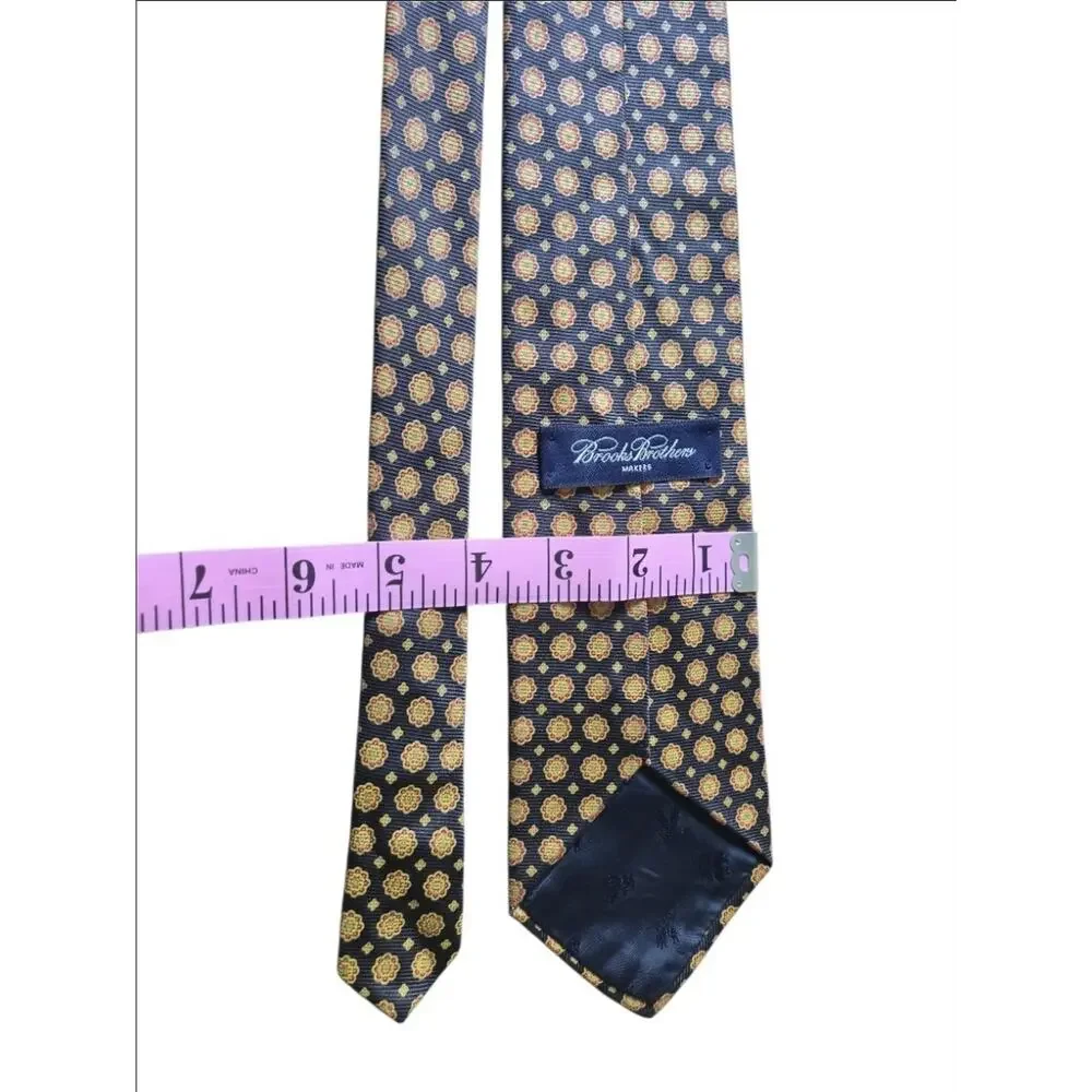 VTG Brooks Brothers Makers Silk Tie Medallion Neat Pattern Italy USA Designer